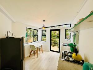 Hout Bay Stay - Turquoise studio