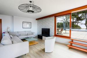 Spacious T4 with Wifi on the seafront