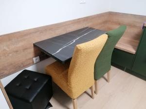 2x2x2 apartment - nový 2 izbový apartmán, 2-minúty od letiska, 2- garáže