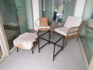 2x2x2 apartment - nový 2 izbový apartmán, 2-minúty od letiska, 2- garáže