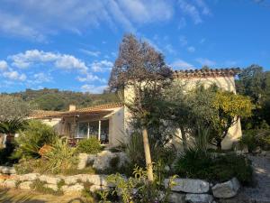 Villas Sublime villa climatisee avec piscine vue mer et collines : photos des chambres