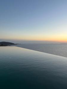 Luxury Villa with unmatched view and Sea-Fall Pool img35