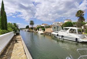 LEON INMO Villa Royal - 10500