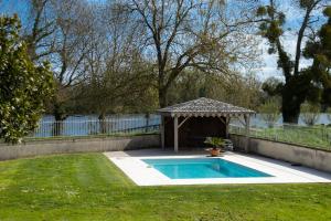 Maisons de vacances Wine Estate with Private Pool, Near River, Saint-Emilion : photos des chambres
