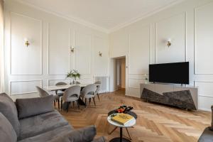 SJR Luxury Apartment Trevi Fountain