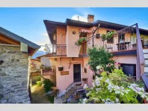 LA CORTE DELLA CARLA - cozy home in the old court - Льерна