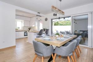 Villa Gea with heated pool