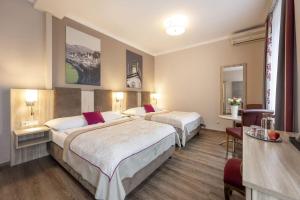 Superior Room with Balcony room in Hotel Das Junior by MAX 70 I contactless check-in