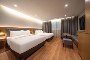 Phòng Gia Đình Có Vòi Sen (Family Room with Shower)