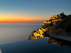 Luxury Villa with unmatched view and Sea-Fall Pool img11