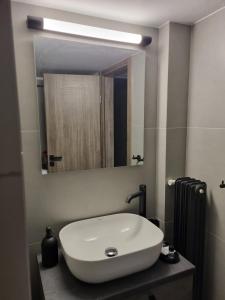 Stylish Fully Renovated Apartment - Koukaki