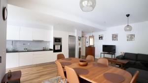 Brava Suite by LovelyStay