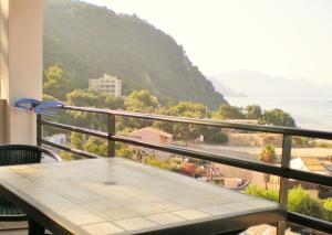 MENIGOS RESORT - Moon River - No 168