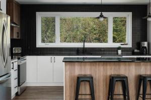 Chalet Mysa Spa Ski Firepit Area