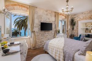 Luxury Rooms & Apartment - Main promenade, Sea & City View in Diocletian Palace Split