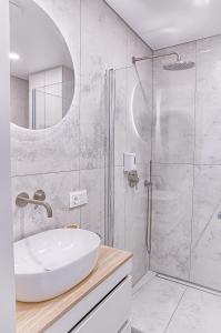 Amazing apartments 2 x free parking x 24x7