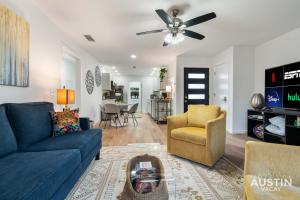 Near BBQ, Coffee More in Brentwood Pet-Friendly 2BR 1BA Condo By Austin Vacay