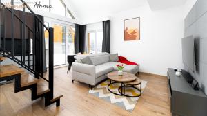 Wonder Home - Domki Hillside tuż przy stoku narciarskim - na terenie kompleksu plac zabaw i zewnętrzna siłownia, sklep, parking