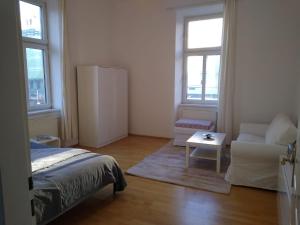 Apartment with 2 bedrooms and a small living room