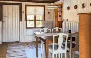 2 Bedroom Nice Home In Bredaryd