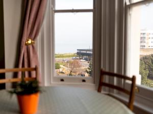 Snug Sea View 2 Bed Apartment - Margate Pass the Keys