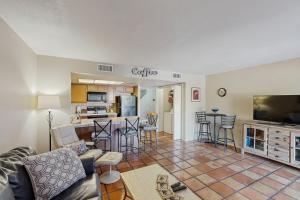Extended Stay in Tucson! Dog-Friendly Townhome