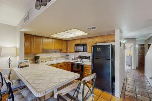 Extended Stay in Tucson! Dog-Friendly Townhome