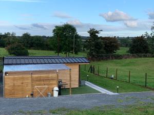 Mourne Meadow Cabins- Foxes Den