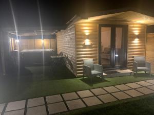 Mourne Meadow Cabins- Foxes Den