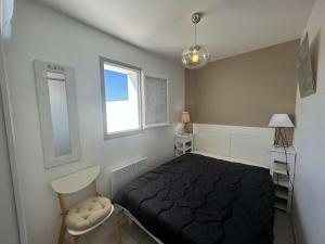 Appartement 2 pièces avec balcon et parking privé - FR-1-224B-71