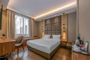 Deluxe Double Room room in Continental Hotel Budapest