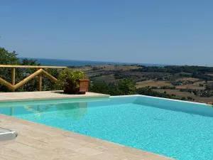 Charming Villa with Panoramic Pool in the Heart of Le Marche - Montecosaro