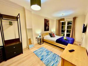 5 Bedroom House - DISC0UNTS - Parking, Contractors, Group, Family