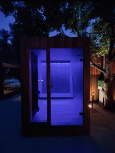 Exclusive Wellness House with Jacuzzi and Sauna, 10 Gardens