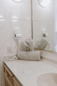 Studio at ESJ -King Bed & Beach Access
