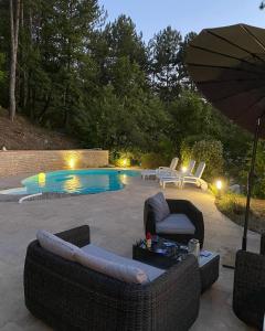 Oasis en Provence, piscine, pinède et vue splendide - 3hvězdičkové hotely ve městě Digne-Les-Bains