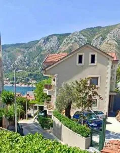 Spacious two bedroom apartment with free parking - Dobrota