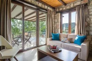 Nico e Marie Seaside, Nilie Hospitality MGMT - Toroni