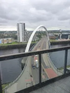 Glasgow Hydro Apt with Great Views - 牛顿梅恩斯