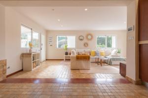 Sunny villa near Alicante, own pool & playground!