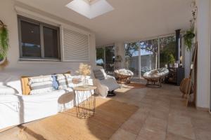 Sunny villa near Alicante, own pool & playground!