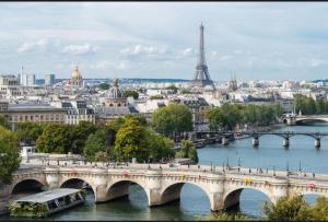 Sunny Paris studio in the heart of 11ème