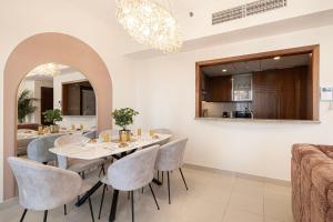 Splendid 2BR Burj Khalifa & Fountain view