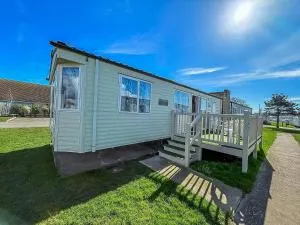 6 Berth Caravan With Decking At Naze Marine Holiday Park Ref 17071P - 内兹岬附近沃尔顿