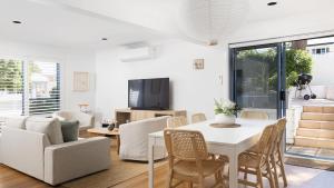 Coastal Hideaway - Water Views and Walk To The Beach