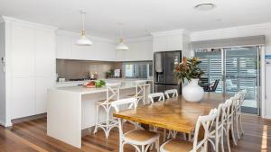 Vista Port Stephens - Luxurious Coastal Retreat