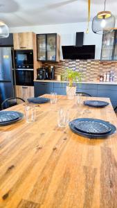 Maison au calme avec piscine, terrasse, BBQ