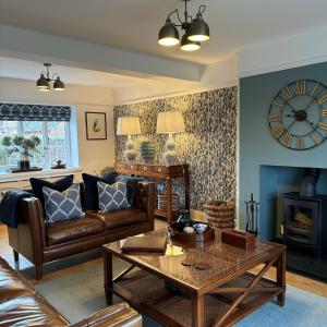 Cottage with log burner and hot tub in shropshire