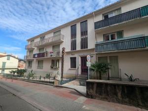 Appartements Studio Rue Castellane pour Cure ou Tourisme Vert a 2 min des Thermes : Appartement 1 Chambre
