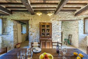 Casa del Mandorlo 6&2 by Marche Holiday Villas